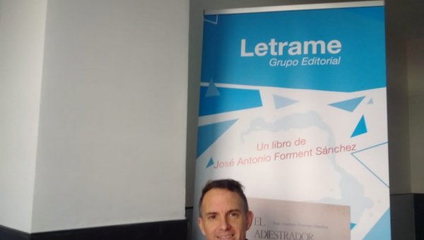 LA CRITICA LITERARIA SE HACE ECO DE LAS BUENAS IMPRESIONES QUE DEJA "EL ADIESTRADOR DE MENTES"